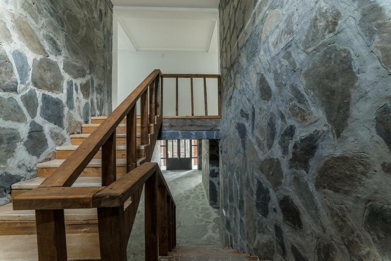 Hotel Complex Nabadi Omalo Екстериор снимка
